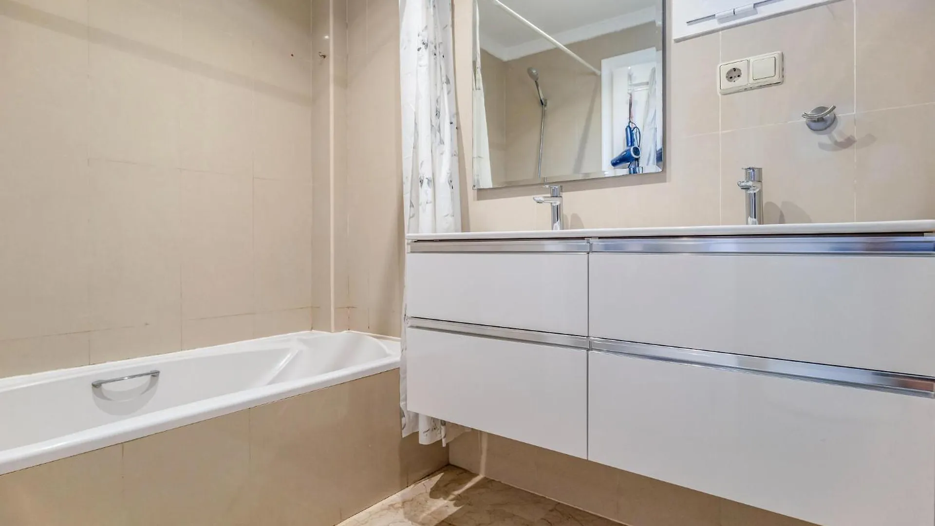 Humera Beautiful Apartment In Las Lagunas De Mijas